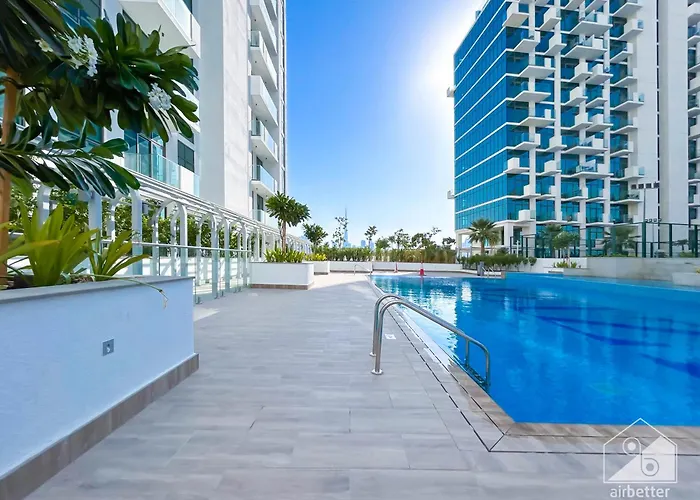 Cozy 1Br With Balcony & Views In Azizi Fawad